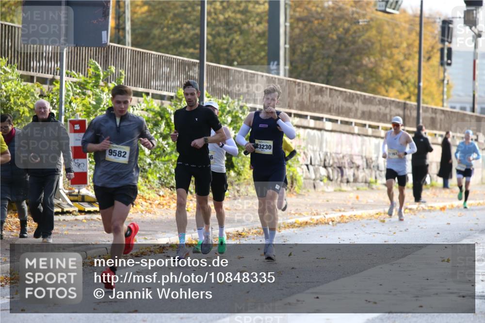 25.10.2026 - hella hamburg halbmarathon Jannik Wohlers http://msf.ph/oto/10848335 25.10.2026 10:16:06 Lombardsbrücke 5288 meine-sportfotos.de