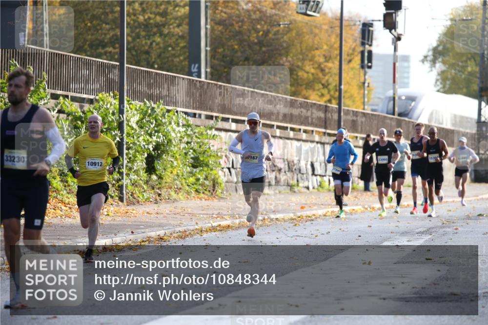 25.10.2026 - hella hamburg halbmarathon Jannik Wohlers http://msf.ph/oto/10848344 25.10.2026 10:16:08 Lombardsbrücke 5288, 35023, 9582, 33230, 31468, 24696 meine-sportfotos.de