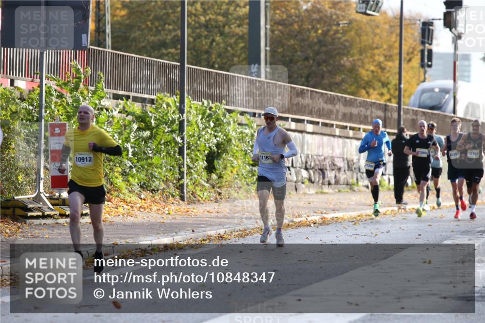 25.10.2026 - hella hamburg halbmarathon Jannik Wohlers http://msf.ph/oto/10848347 25.10.2026 10:16:09 Lombardsbrücke 5288, 35023, 9582, 33230, 24696, 31468 meine-sportfotos.de