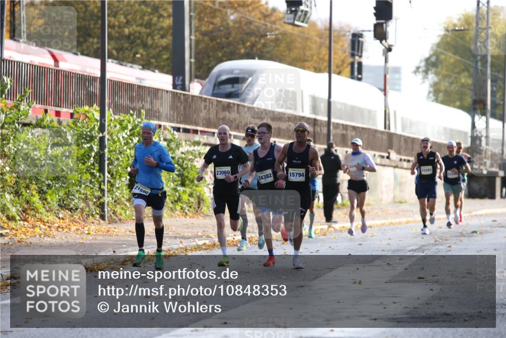 25.10.2026 - hella hamburg halbmarathon Jannik Wohlers http://msf.ph/oto/10848353 25.10.2026 10:16:12 Lombardsbrücke 35023, 9582, 33230, 24696, 31468, 10912, 11167 meine-sportfotos.de