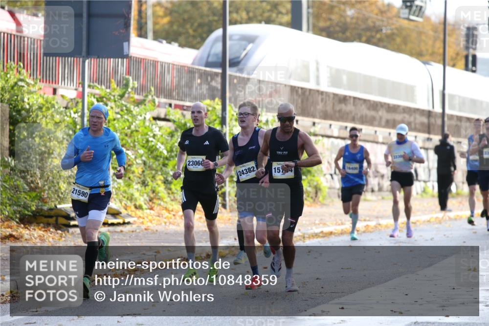 25.10.2026 - hella hamburg halbmarathon Jannik Wohlers http://msf.ph/oto/10848359 25.10.2026 10:16:14 Lombardsbrücke 24696, 31468, 33230, 10912, 11167 meine-sportfotos.de