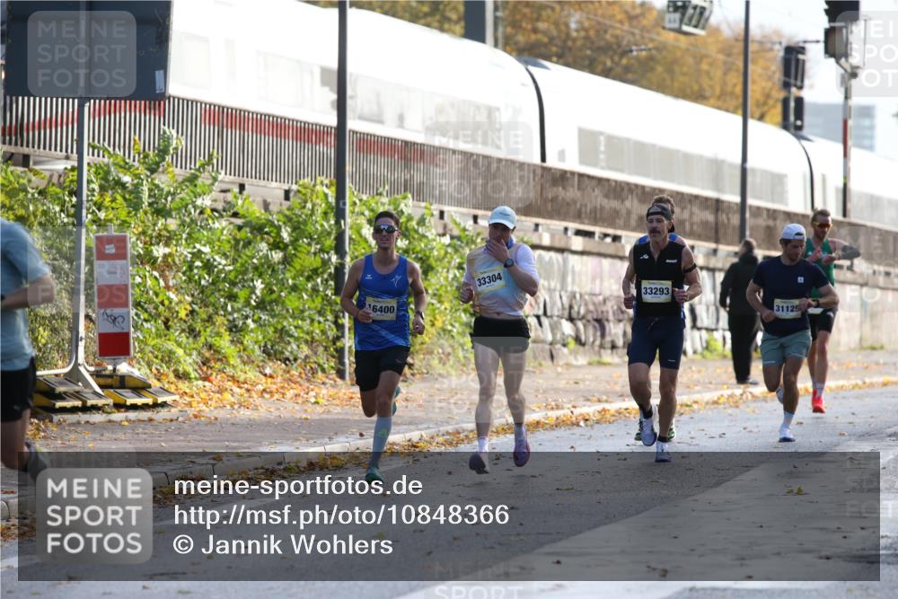25.10.2026 - hella hamburg halbmarathon Jannik Wohlers http://msf.ph/oto/10848366 25.10.2026 10:16:16 Lombardsbrücke 10912, 11167, 15794, 21590, 23060, 24382, 34812 meine-sportfotos.de