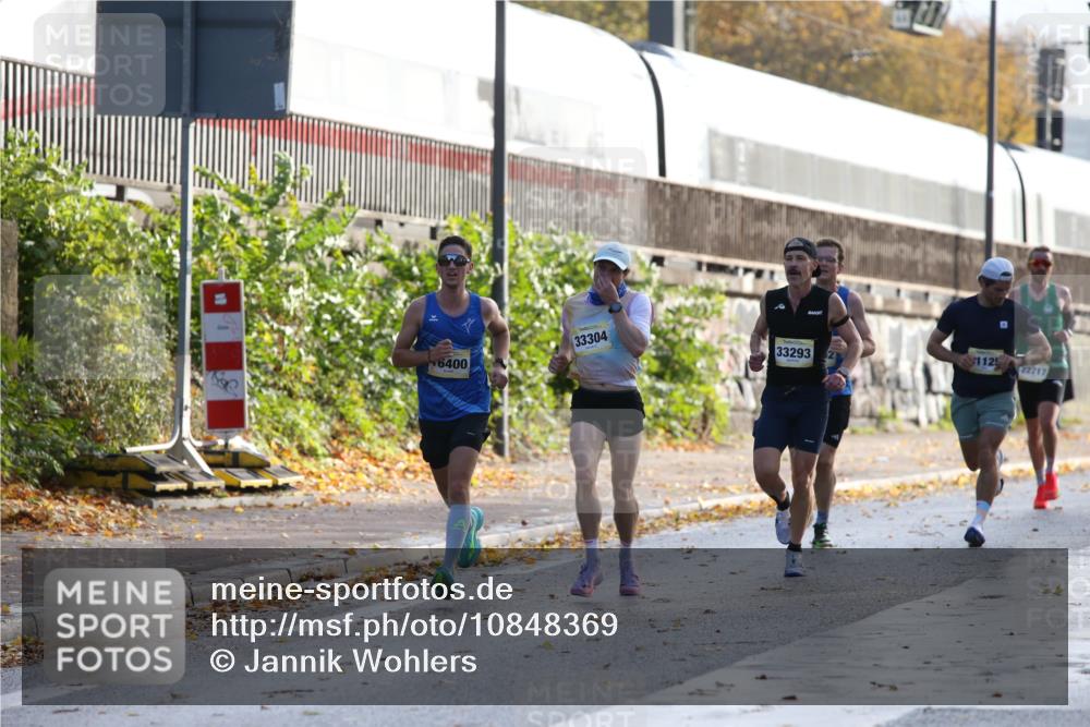 25.10.2026 - hella hamburg halbmarathon Jannik Wohlers http://msf.ph/oto/10848369 25.10.2026 10:16:17 Lombardsbrücke 11167, 15794, 24382, 23060, 21590, 34812 meine-sportfotos.de