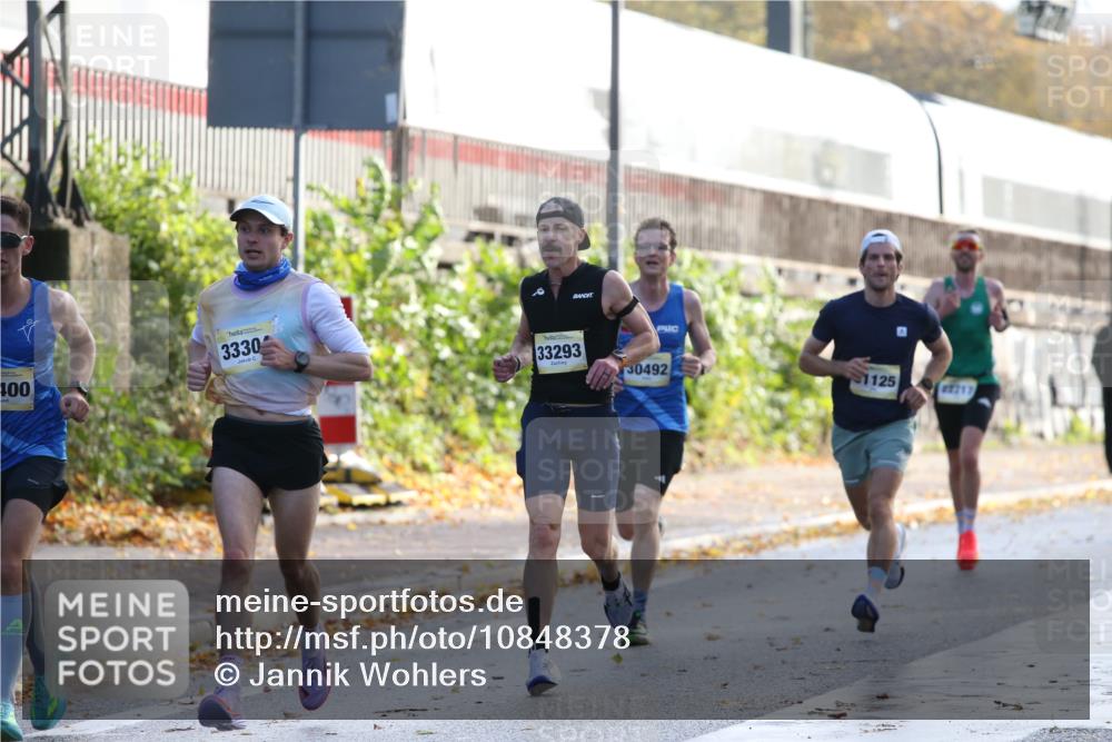 25.10.2026 - hella hamburg halbmarathon Jannik Wohlers http://msf.ph/oto/10848378 25.10.2026 10:16:19 Lombardsbrücke 15794, 21590, 23060, 24382, 34812, 33304, 16400, 33293 meine-sportfotos.de
