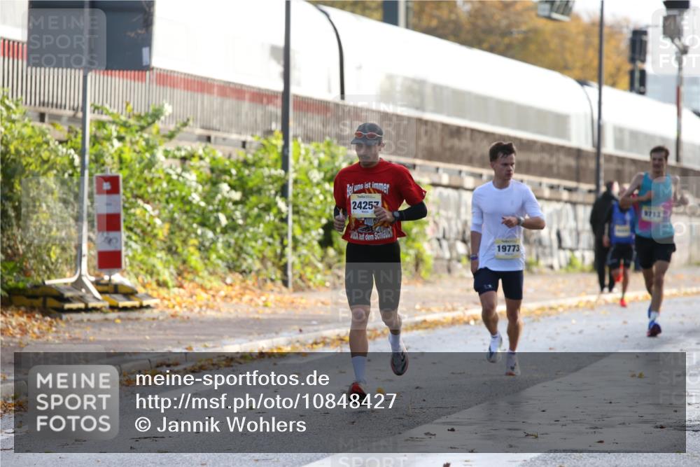 25.10.2026 - hella hamburg halbmarathon Jannik Wohlers http://msf.ph/oto/10848427 25.10.2026 10:16:35 Lombardsbrücke 36317 meine-sportfotos.de
