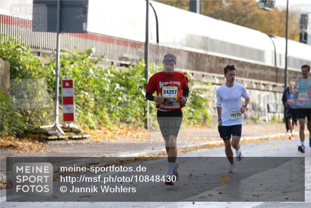 25.10.2026 - hella hamburg halbmarathon Jannik Wohlers http://msf.ph/oto/10848430 25.10.2026 10:16:36 Lombardsbrücke  meine-sportfotos.de