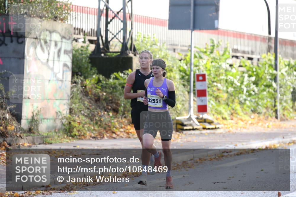 25.10.2026 - hella hamburg halbmarathon Jannik Wohlers http://msf.ph/oto/10848469 25.10.2026 10:16:49 Lombardsbrücke 3452, 36425, 35675, 36108, 32551 meine-sportfotos.de