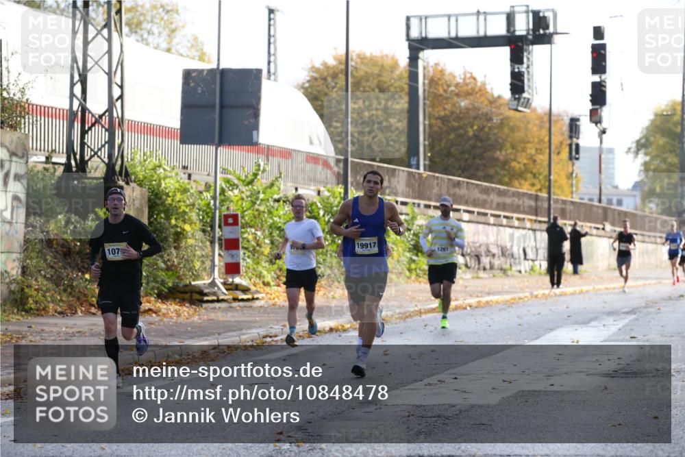 25.10.2026 - hella hamburg halbmarathon Jannik Wohlers http://msf.ph/oto/10848478 25.10.2026 10:16:55 Lombardsbrücke 32551, 36108, 19917, 1079 meine-sportfotos.de