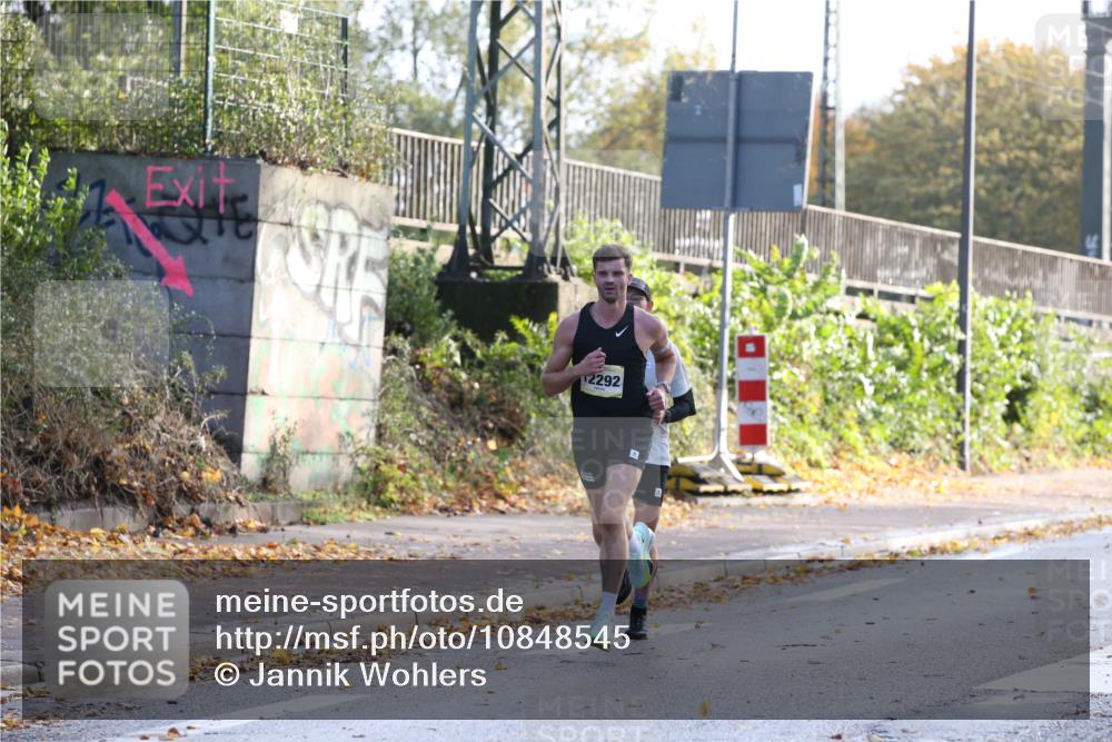 25.10.2026 - hella hamburg halbmarathon Jannik Wohlers http://msf.ph/oto/10848545 25.10.2026 10:17:22 Lombardsbrücke 35458, 35301, 35096, 32845, 35439, 3296, 12292, 34853 meine-sportfotos.de