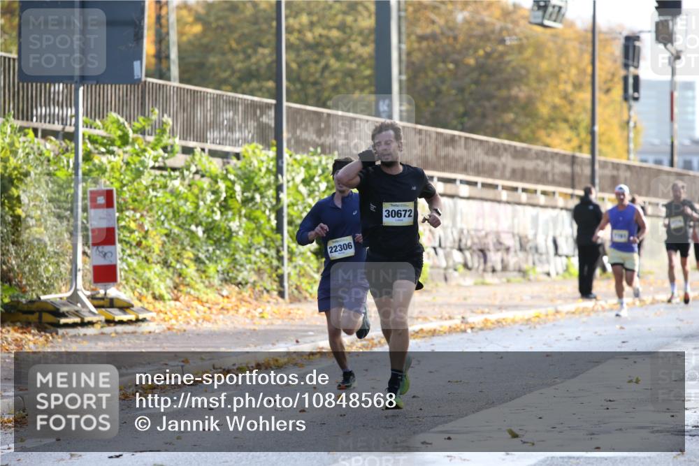 25.10.2026 - hella hamburg halbmarathon Jannik Wohlers http://msf.ph/oto/10848568 25.10.2026 10:17:32 Lombardsbrücke 11507, 33421, 30672, 7855 meine-sportfotos.de