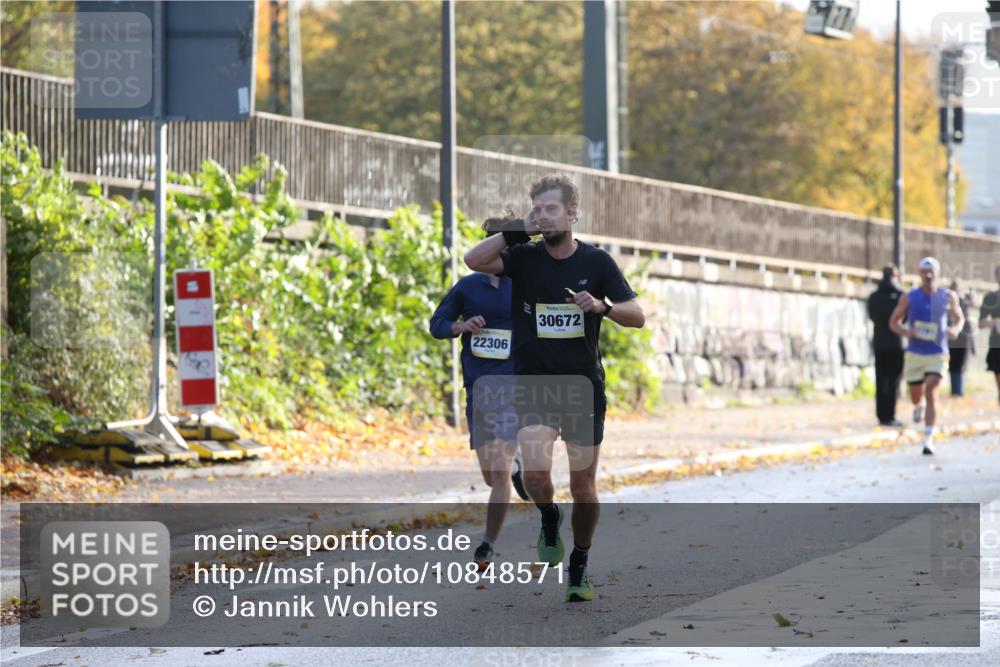 25.10.2026 - hella hamburg halbmarathon Jannik Wohlers http://msf.ph/oto/10848571 25.10.2026 10:17:32 Lombardsbrücke 11507, 33421, 30672, 7855 meine-sportfotos.de