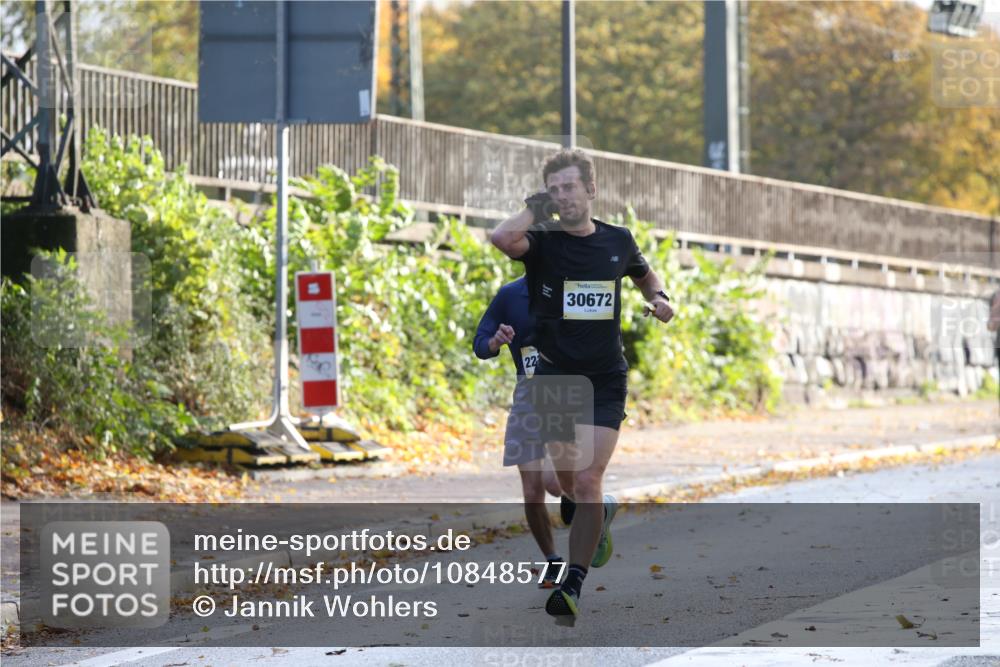 25.10.2026 - hella hamburg halbmarathon Jannik Wohlers http://msf.ph/oto/10848577 25.10.2026 10:17:32 Lombardsbrücke 11507, 33421, 30672, 7855 meine-sportfotos.de