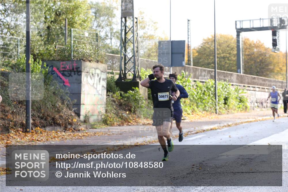 25.10.2026 - hella hamburg halbmarathon Jannik Wohlers http://msf.ph/oto/10848580 25.10.2026 10:17:34 Lombardsbrücke 11507, 33421, 30672, 7855, 22306 meine-sportfotos.de