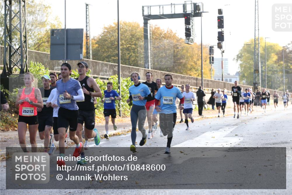 25.10.2026 - hella hamburg halbmarathon Jannik Wohlers http://msf.ph/oto/10848600 25.10.2026 10:17:43 Lombardsbrücke 7781, 3316, 33257, 34579, 25212, 30495, 30931, 14854, 12469, 16135, 16136, 35658 meine-sportfotos.de