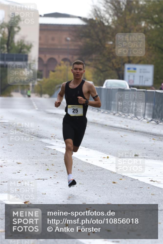 25.10.2026 - hella hamburg halbmarathon Antke Förster http://msf.ph/oto/10856018 25.10.2026 10:09:08 Lombardsbrücke 25 meine-sportfotos.de