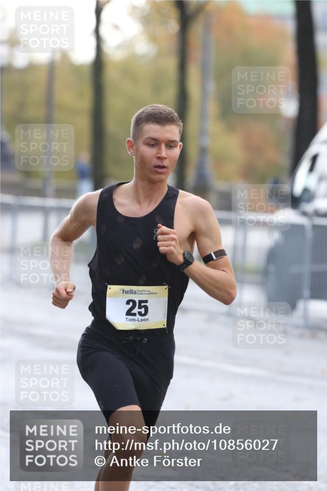 25.10.2026 - hella hamburg halbmarathon Antke Förster http://msf.ph/oto/10856027 25.10.2026 10:09:10 Lombardsbrücke 25 meine-sportfotos.de