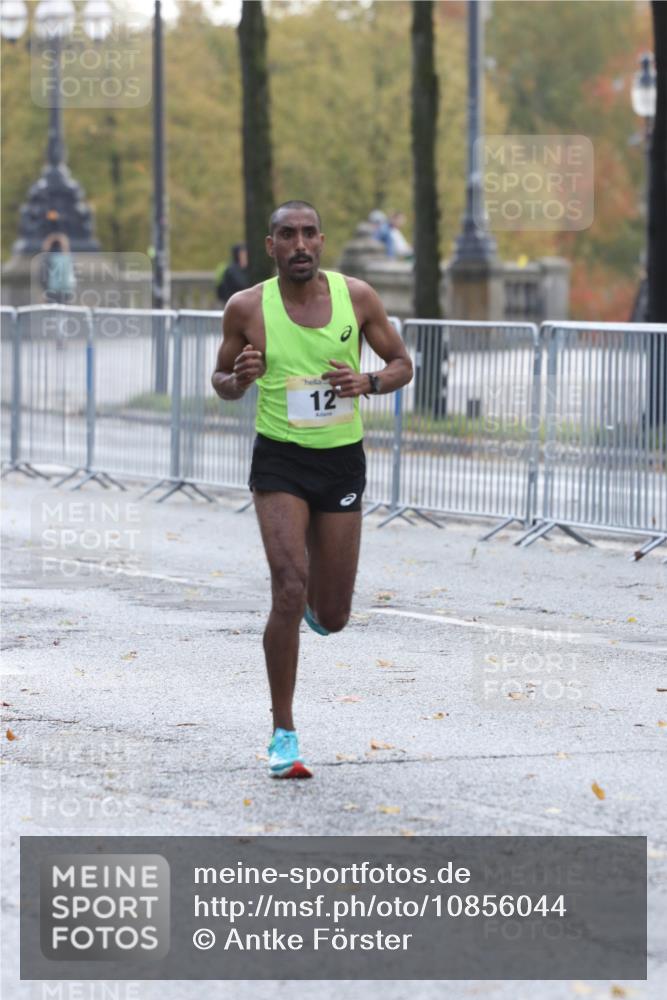 25.10.2026 - hella hamburg halbmarathon Antke Förster http://msf.ph/oto/10856044 25.10.2026 10:09:49 Lombardsbrücke 12 meine-sportfotos.de