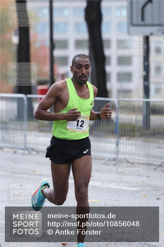 25.10.2026 - hella hamburg halbmarathon Antke Förster http://msf.ph/oto/10856048 25.10.2026 10:09:50 Lombardsbrücke 12 meine-sportfotos.de