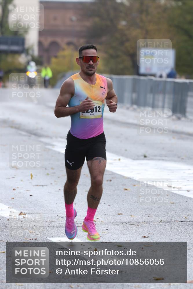 25.10.2026 - hella hamburg halbmarathon Antke Förster http://msf.ph/oto/10856056 25.10.2026 10:10:23 Lombardsbrücke 22912 meine-sportfotos.de