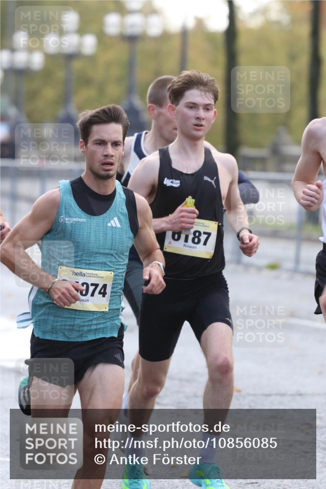 25.10.2026 - hella hamburg halbmarathon Antke Förster http://msf.ph/oto/10856085 25.10.2026 10:10:56 Lombardsbrücke 23, 16804, 34074, 34751, 35778, 46, 31, 6187 meine-sportfotos.de