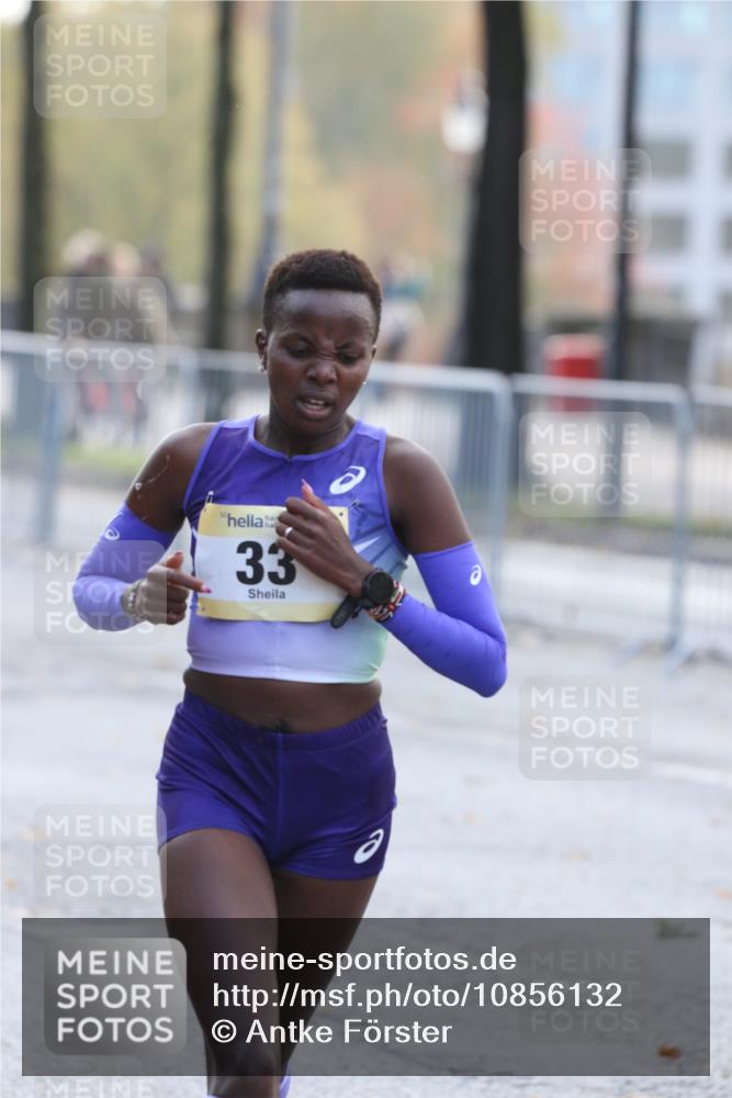 25.10.2026 - hella hamburg halbmarathon Antke Förster http://msf.ph/oto/10856132 25.10.2026 10:11:32 Lombardsbrücke 33, 27 meine-sportfotos.de