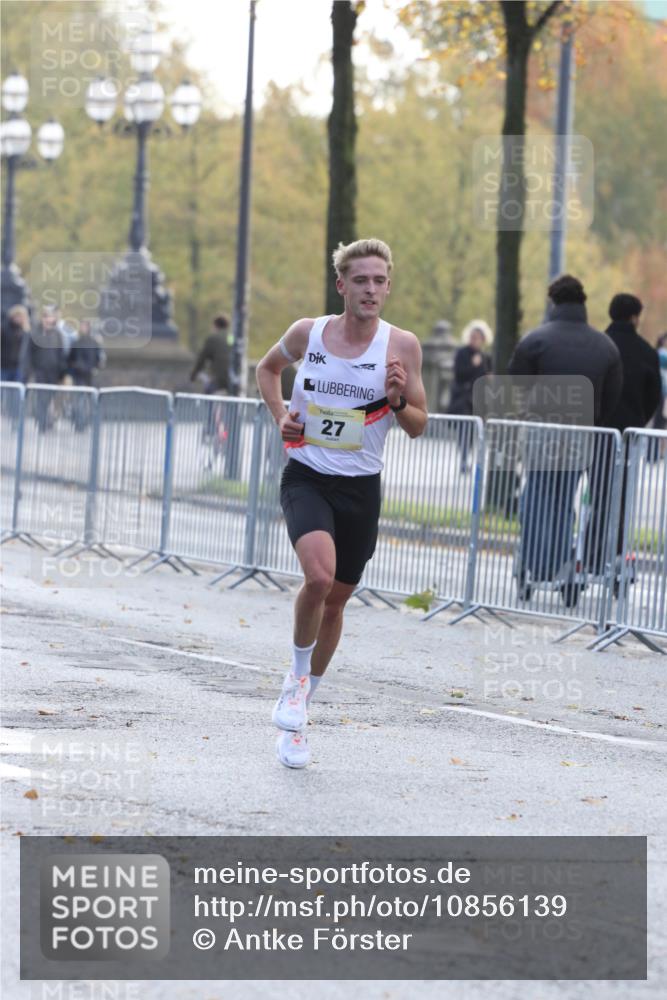 25.10.2026 - hella hamburg halbmarathon Antke Förster http://msf.ph/oto/10856139 25.10.2026 10:11:35 Lombardsbrücke 27 meine-sportfotos.de