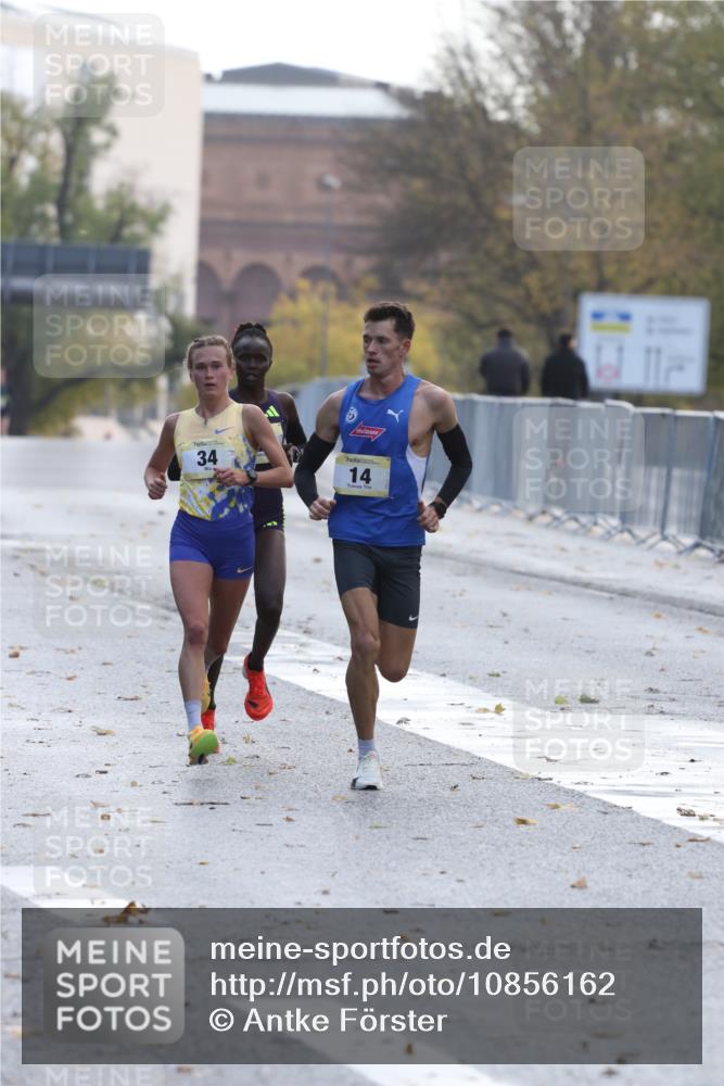 25.10.2026 - hella hamburg halbmarathon Antke Förster http://msf.ph/oto/10856162 25.10.2026 10:11:46 Lombardsbrücke 14, 34, 32 meine-sportfotos.de
