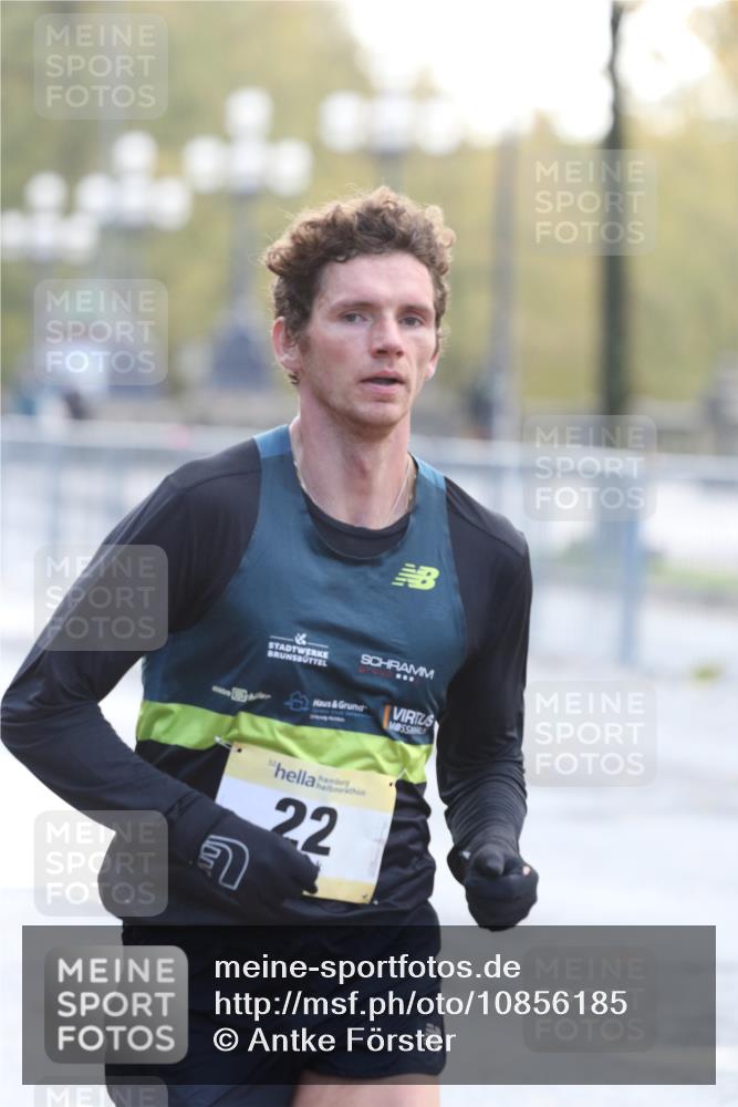 25.10.2026 - hella hamburg halbmarathon Antke Förster http://msf.ph/oto/10856185 25.10.2026 10:12:28 Lombardsbrücke 22 meine-sportfotos.de