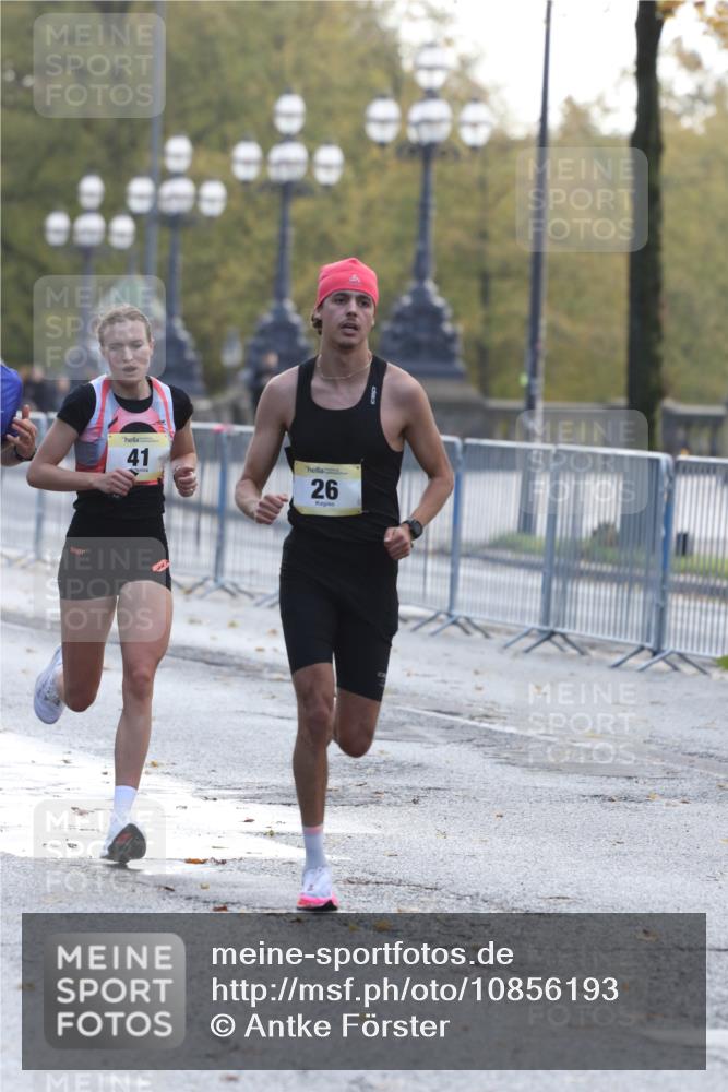 25.10.2026 - hella hamburg halbmarathon Antke Förster http://msf.ph/oto/10856193 25.10.2026 10:12:40 Lombardsbrücke 26, 30088, 41 meine-sportfotos.de