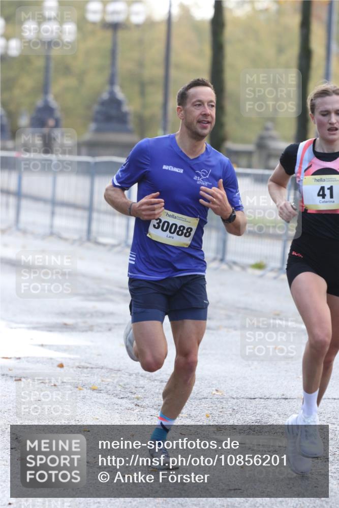 25.10.2026 - hella hamburg halbmarathon Antke Förster http://msf.ph/oto/10856201 25.10.2026 10:12:42 Lombardsbrücke 26, 41, 30088 meine-sportfotos.de