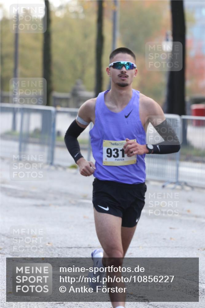 25.10.2026 - hella hamburg halbmarathon Antke Förster http://msf.ph/oto/10856227 25.10.2026 10:13:13 Lombardsbrücke 10664, 20315, 9319 meine-sportfotos.de