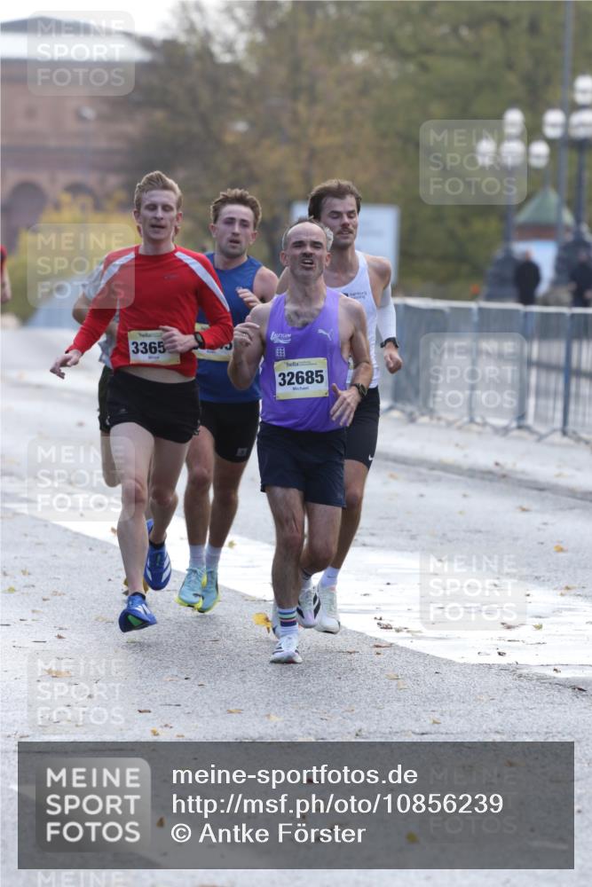 25.10.2026 - hella hamburg halbmarathon Antke Förster http://msf.ph/oto/10856239 25.10.2026 10:13:20 Lombardsbrücke 11070, 24545, 33968, 33657, 32685, 35590 meine-sportfotos.de