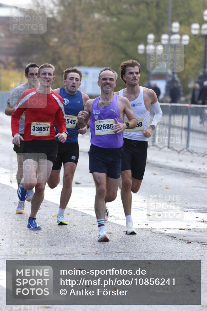 25.10.2026 - hella hamburg halbmarathon Antke Förster http://msf.ph/oto/10856241 25.10.2026 10:13:21 Lombardsbrücke 11070, 24545, 33657, 33968, 32685, 35590 meine-sportfotos.de