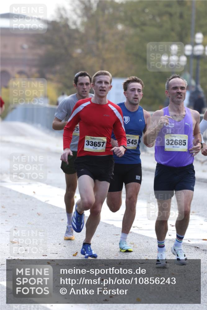25.10.2026 - hella hamburg halbmarathon Antke Förster http://msf.ph/oto/10856243 25.10.2026 10:13:22 Lombardsbrücke 24545, 33968, 33657, 32685, 35590 meine-sportfotos.de