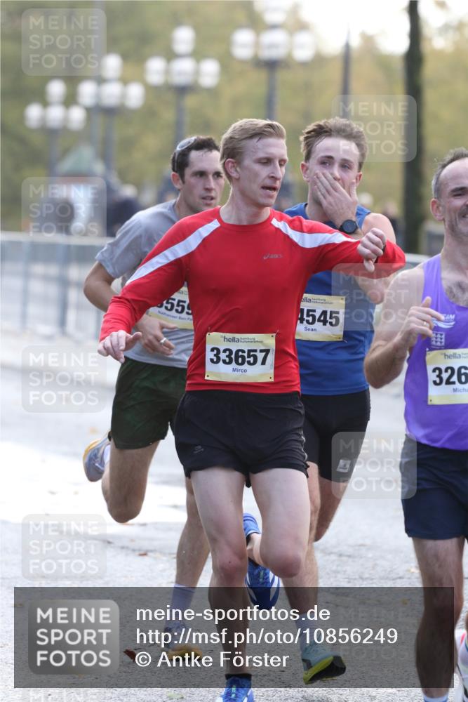 25.10.2026 - hella hamburg halbmarathon Antke Förster http://msf.ph/oto/10856249 25.10.2026 10:13:23 Lombardsbrücke 24545, 33657, 33968, 32685, 35590, 22616 meine-sportfotos.de