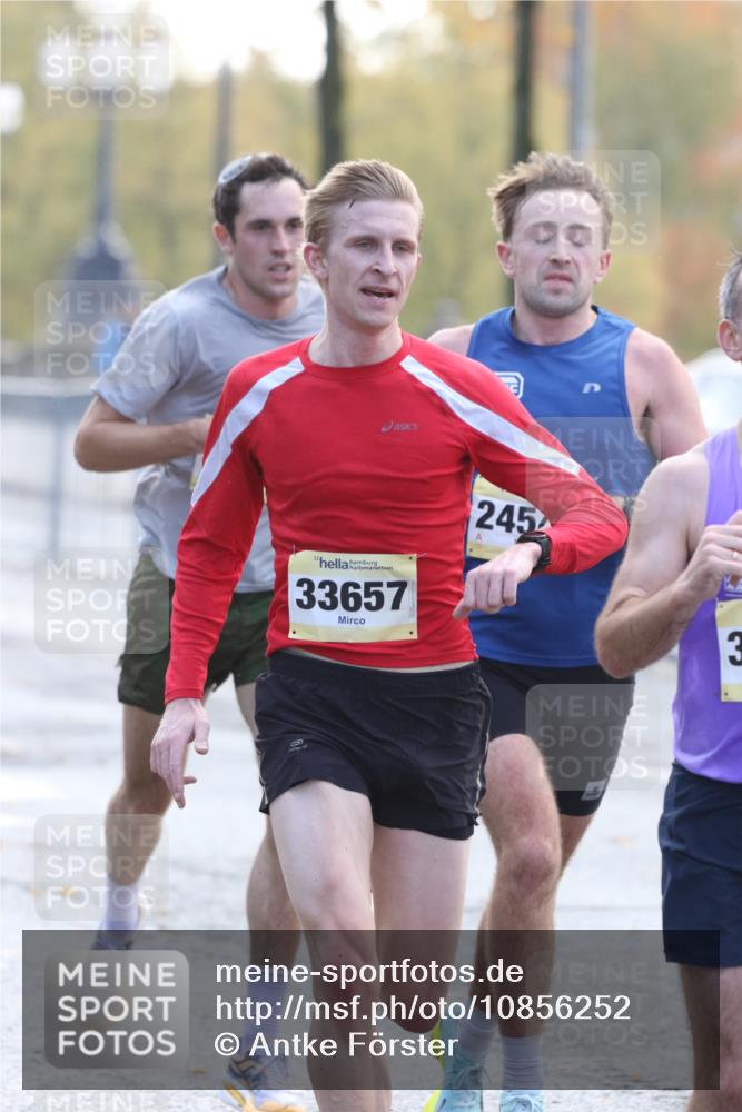 25.10.2026 - hella hamburg halbmarathon Antke Förster http://msf.ph/oto/10856252 25.10.2026 10:13:24 Lombardsbrücke 24545, 33968, 33657, 32685, 35590, 22616, 21410 meine-sportfotos.de