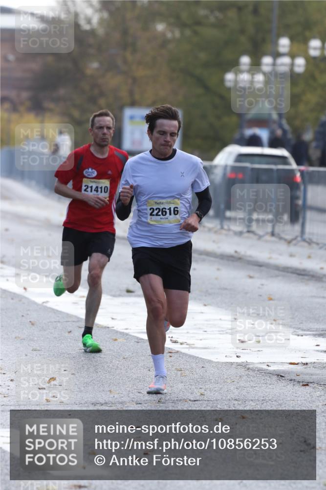 25.10.2026 - hella hamburg halbmarathon Antke Förster http://msf.ph/oto/10856253 25.10.2026 10:13:26 Lombardsbrücke 35590, 22616, 21410 meine-sportfotos.de