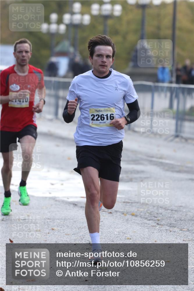 25.10.2026 - hella hamburg halbmarathon Antke Förster http://msf.ph/oto/10856259 25.10.2026 10:13:27 Lombardsbrücke 22616, 21410 meine-sportfotos.de