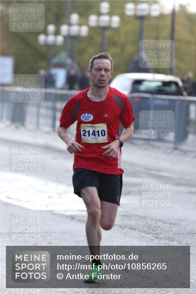 25.10.2026 - hella hamburg halbmarathon Antke Förster http://msf.ph/oto/10856265 25.10.2026 10:13:29 Lombardsbrücke 22616, 21410 meine-sportfotos.de