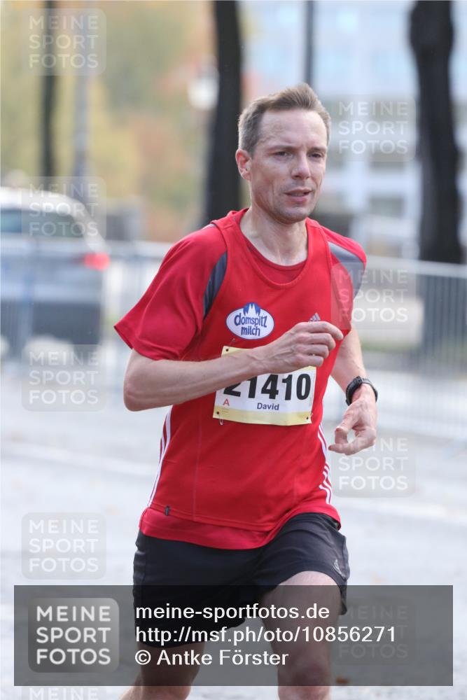 25.10.2026 - hella hamburg halbmarathon Antke Förster http://msf.ph/oto/10856271 25.10.2026 10:13:30 Lombardsbrücke 22616, 21410 meine-sportfotos.de