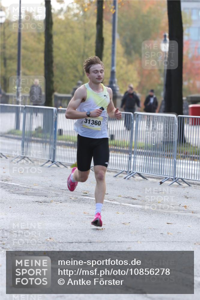 25.10.2026 - hella hamburg halbmarathon Antke Förster http://msf.ph/oto/10856278 25.10.2026 10:13:46 Lombardsbrücke 31360 meine-sportfotos.de