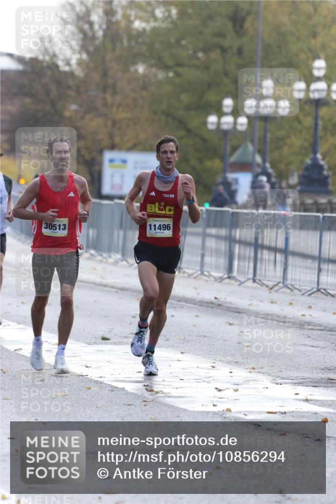 25.10.2026 - hella hamburg halbmarathon Antke Förster http://msf.ph/oto/10856294 25.10.2026 10:13:58 Lombardsbrücke 11496, 30513, 43, 51 meine-sportfotos.de