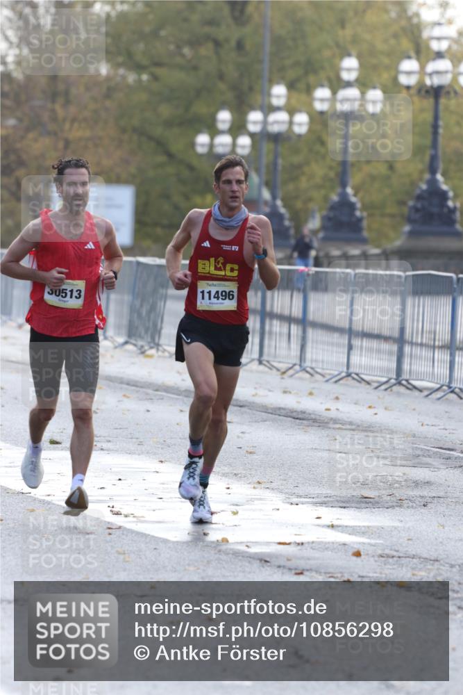25.10.2026 - hella hamburg halbmarathon Antke Förster http://msf.ph/oto/10856298 25.10.2026 10:13:58 Lombardsbrücke 11496, 30513, 43, 51 meine-sportfotos.de