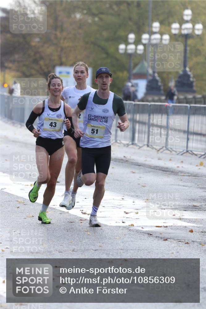 25.10.2026 - hella hamburg halbmarathon Antke Förster http://msf.ph/oto/10856309 25.10.2026 10:14:01 Lombardsbrücke 11496, 30513, 43, 51, 42 meine-sportfotos.de