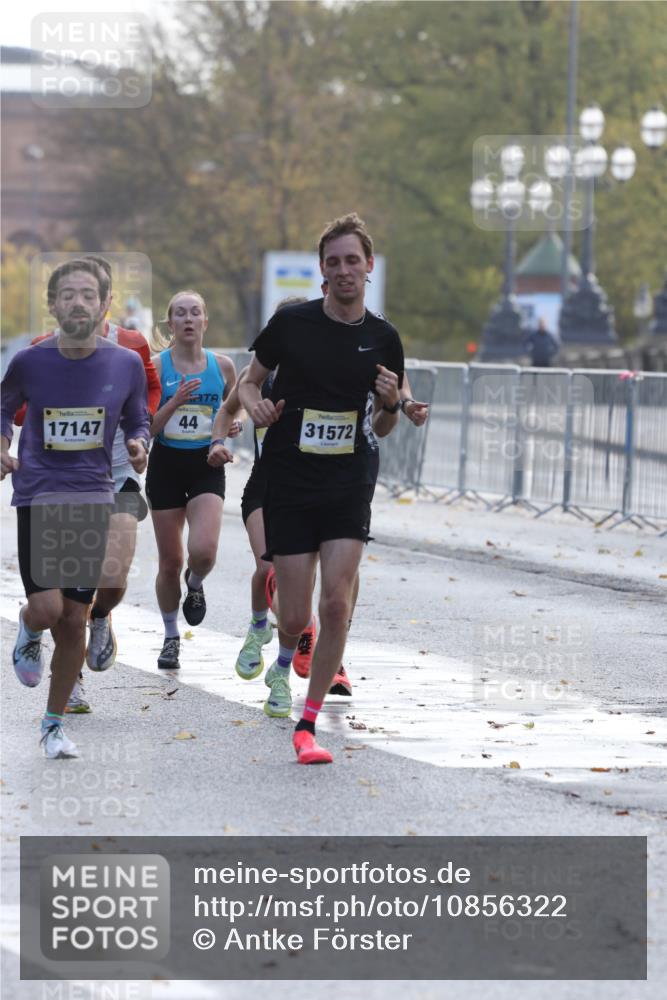 25.10.2026 - hella hamburg halbmarathon Antke Förster http://msf.ph/oto/10856322 25.10.2026 10:14:06 Lombardsbrücke 42, 31572, 17147, 19518, 13655, 44, 34844 meine-sportfotos.de