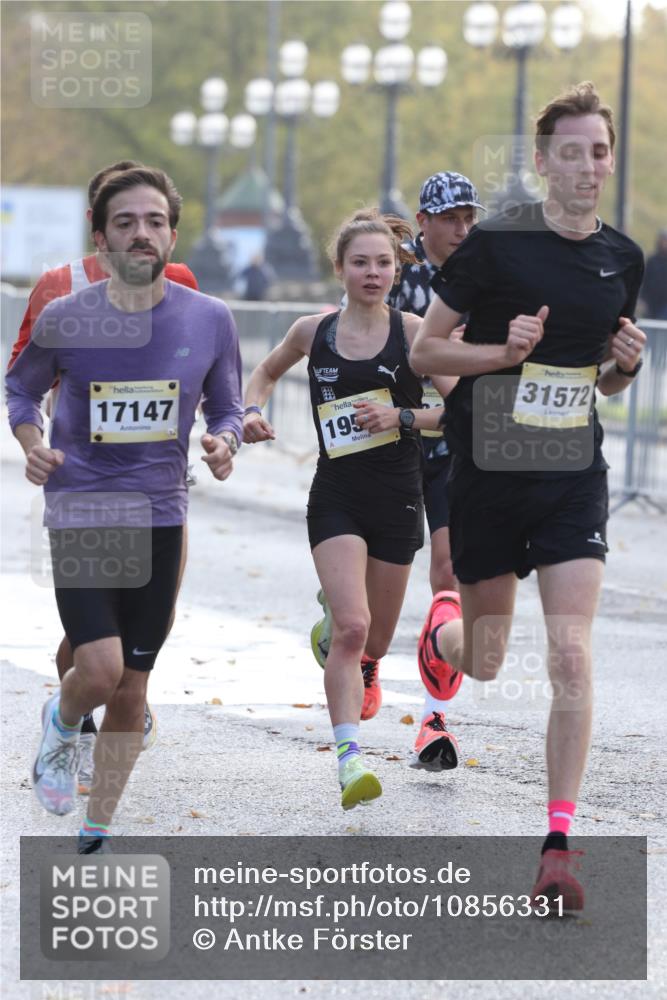 25.10.2026 - hella hamburg halbmarathon Antke Förster http://msf.ph/oto/10856331 25.10.2026 10:14:08 Lombardsbrücke 31572, 13655, 19518, 17147, 44, 34844 meine-sportfotos.de