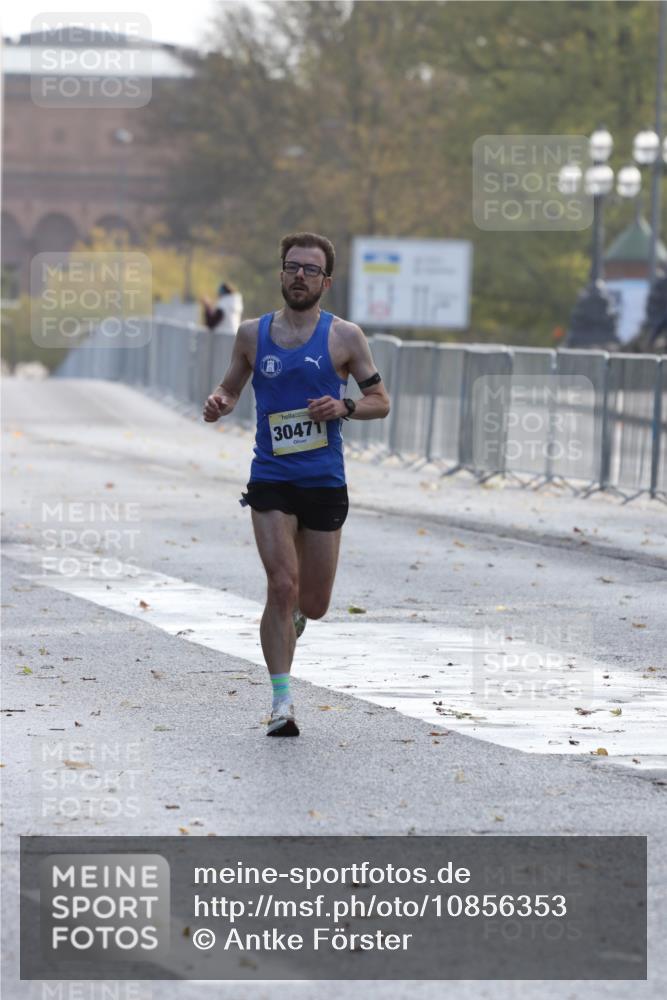 25.10.2026 - hella hamburg halbmarathon Antke Förster http://msf.ph/oto/10856353 25.10.2026 10:14:16 Lombardsbrücke 23197, 30471 meine-sportfotos.de