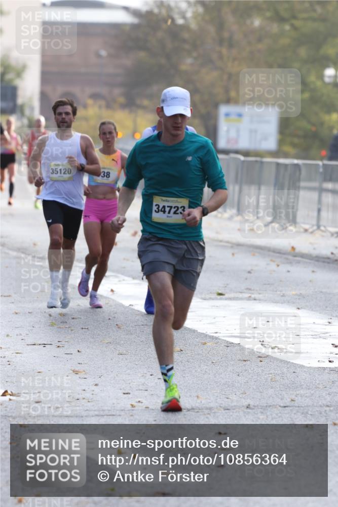 25.10.2026 - hella hamburg halbmarathon Antke Förster http://msf.ph/oto/10856364 25.10.2026 10:14:20 Lombardsbrücke 30471, 34723, 35120, 36396, 38 meine-sportfotos.de