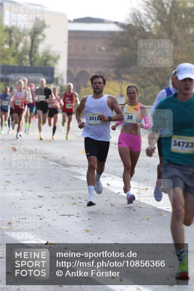 25.10.2026 - hella hamburg halbmarathon Antke Förster http://msf.ph/oto/10856366 25.10.2026 10:14:21 Lombardsbrücke 30471, 34723, 35120, 38, 36396 meine-sportfotos.de