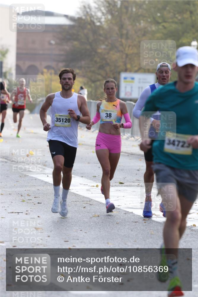25.10.2026 - hella hamburg halbmarathon Antke Förster http://msf.ph/oto/10856369 25.10.2026 10:14:22 Lombardsbrücke 34723, 35120, 36396, 38 meine-sportfotos.de